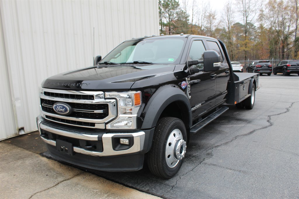 2022 Ford F-450 Super Duty Chassis Cab Lariat's photo